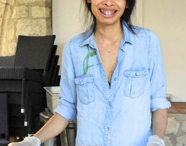 Marina OK de Asia Bio OK est installée à Montagudet (82). Elle cuisine des sushis, salades et desserts avec des ingrédients issus de l'agriculture bio.