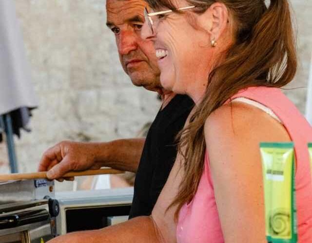 Estelle de la Ferme Les Escargots du Quercy est agricultrice à St Paul d'Espis (82). elle propose des spécialités à base d'escargots.
