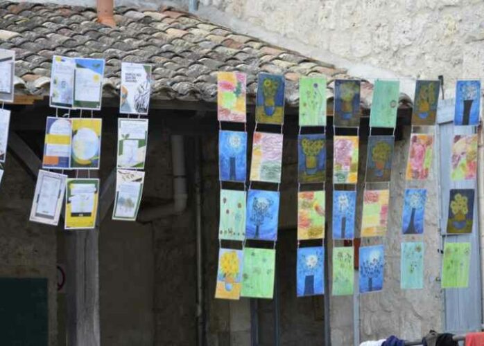 Exposition la grande lessive école Lauzerte