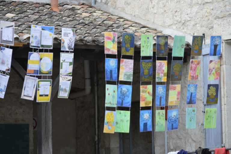 Exposition la grande lessive école Lauzerte