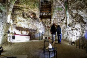Lauzerte - Cave de la Sénéchaussée -Exposition des Œuvres de Joëlle Cristina - Photo S.Clerbois