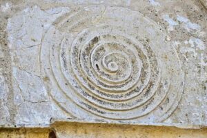 Lauzerte - Détail du porche de l'Ancien Hôpital Notre Dame - Photo S.Clerbois