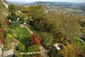 Lauzerte - Le Jardin du pèlerin vue de l'esplanade de la Barbacane - Photo S.Clerbois