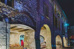 Lauzerte - Les Cornières éclairées à l'occasion du Marché de Noël - Photo S.Clerbois