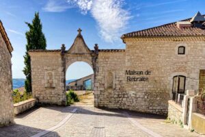 Lauzerte - Porche de l'Ancien Hôpital Notre Dame - Photo S.Communal