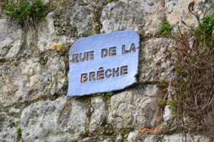 Plaque de Rue en céramique - Rue de la Brêche - Photo S.Clerbois