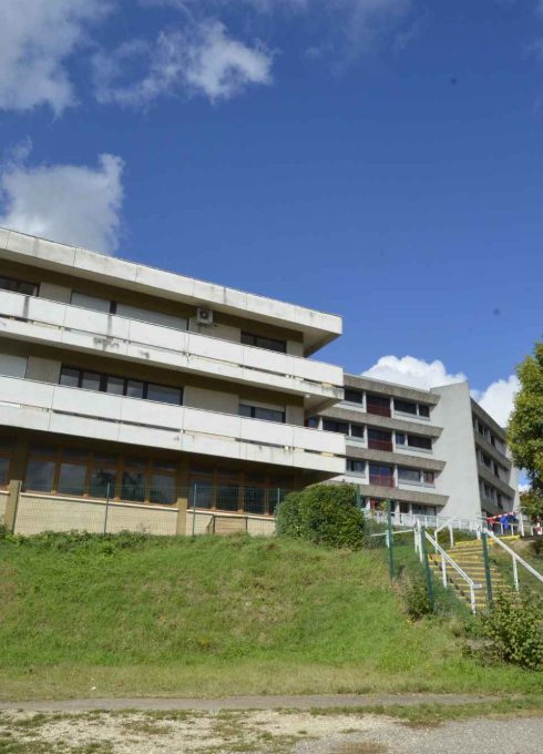 Le collège de Lauzerte vu de la salle des fêtes